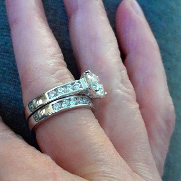 125 FACETS MOISSANITE WEDDING SET - Picture 5 of 13